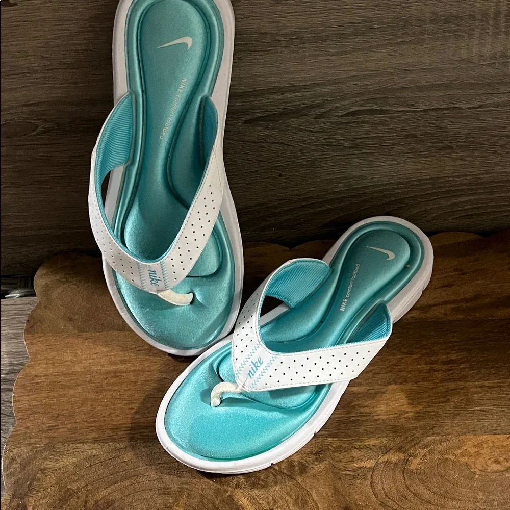 Nike Women's Sandals in White and Teal size 7 - Picture 3 of 6